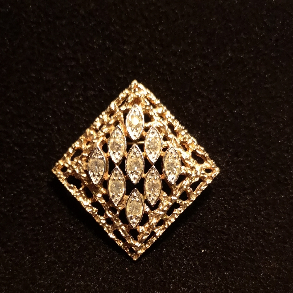 Beautiful Vintage Sarah Coventry Gold-tone & Clear Crystal Diamond Shape Brooch